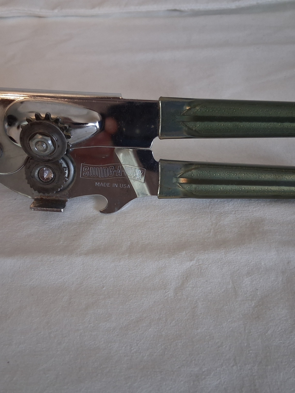 Vintage Swing-A-Way Handheld Can Opener Green Rubber Comfort Grip Handles USA
